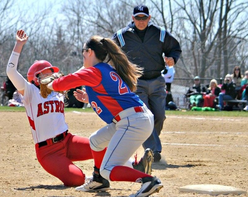 Senior captain Elizabeth Devoss puts a tag on a Pinkerton player during their game last season.