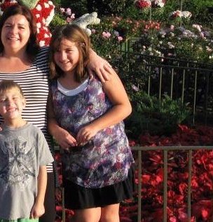 5th grade Sessa visits Disney World with her family.