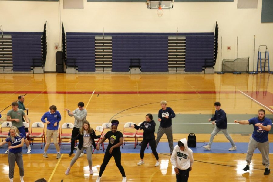 Hypnotized seniors dance to Thriller, by Michael Jackson during the show.