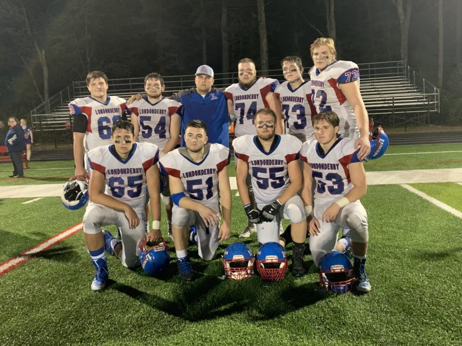 Captain+Cooper+Bartlett+and+the+Lancer+linemen+pose+for+a+picture+after+their+game.+The+Lancers+beat+the+Pinkerton+Astros+by+a+score+of+42-24.