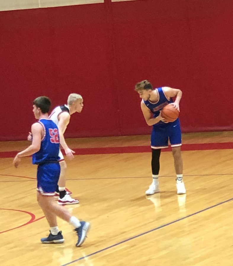 Senior small forward surveys the court in the Lancers game against Spaulding. The Lancers sit at 2-3 on the season.