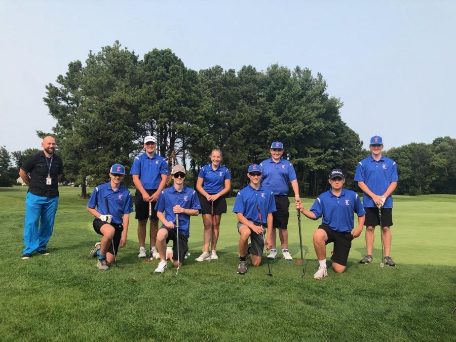 Londonderry Golf team are standing proud ready for Mack Plaque 2020 to commence. Even though they had lost, they are very proud of how they did. 