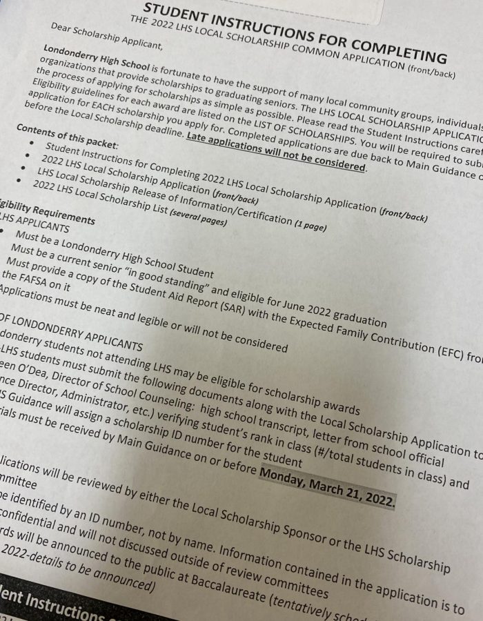 The front page of the scholarship packet lists what each applicant needs to include to be considered by the organization.