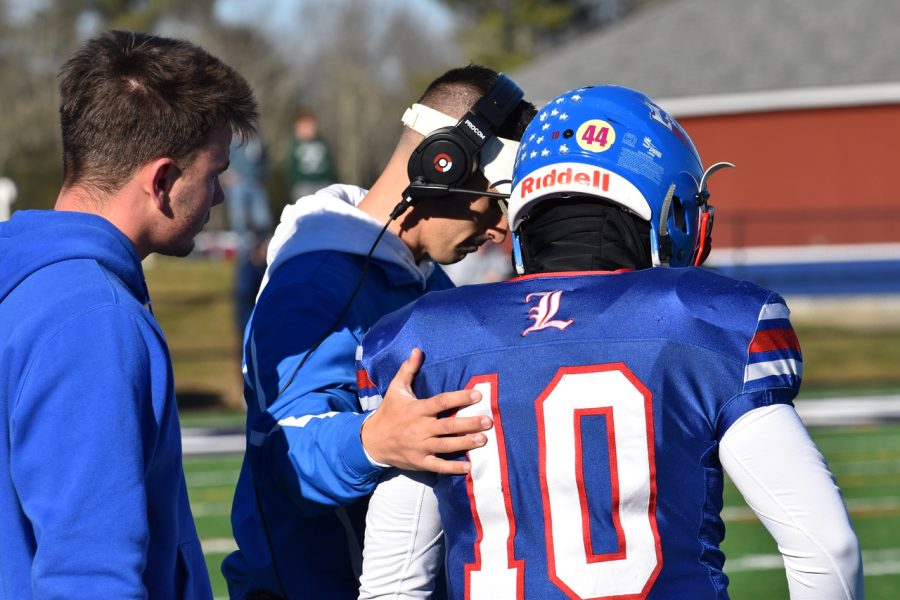 Heenan discusses the play with Head Coach Jimmy Lauzon.