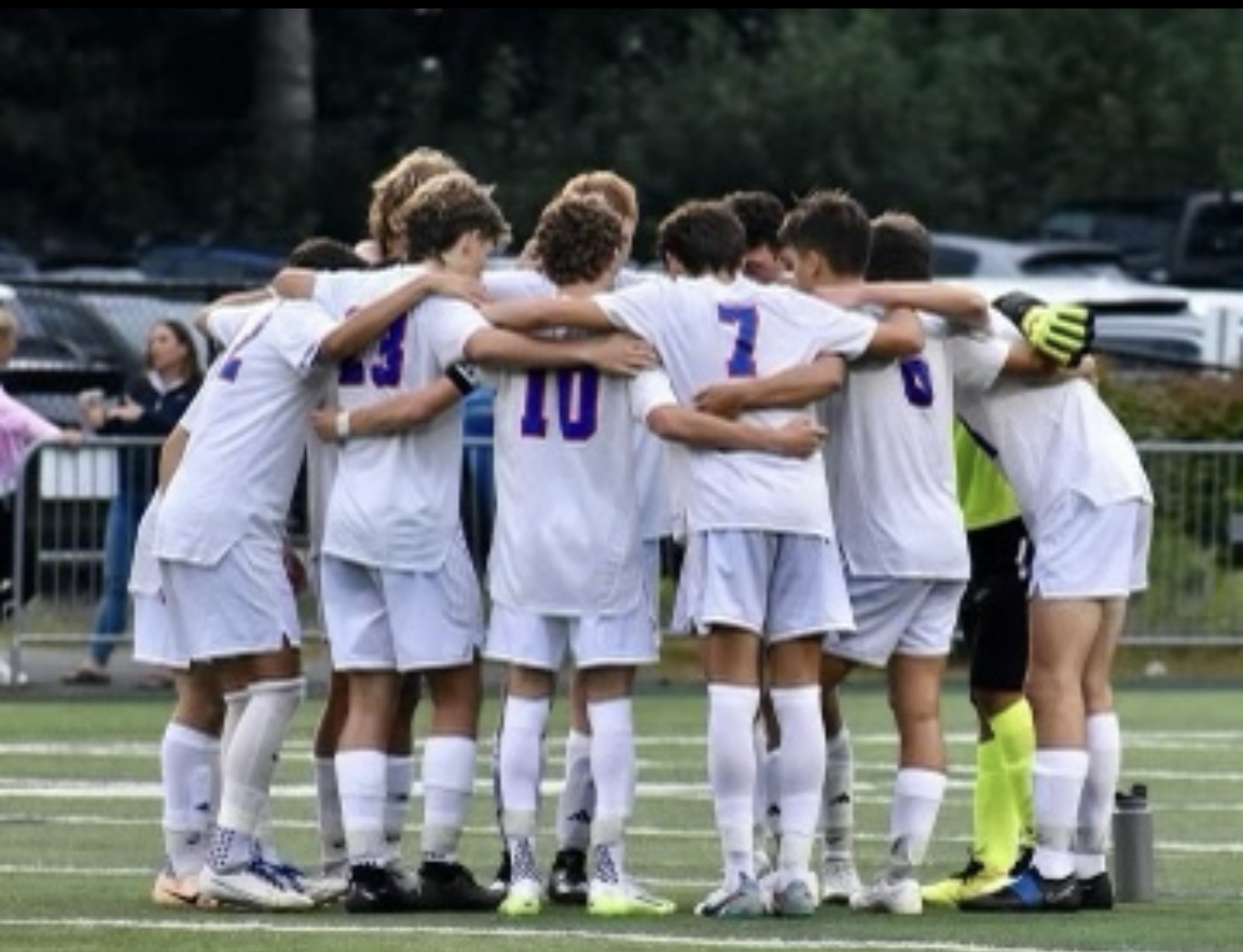 The soccer team huddles up before the game. (Photo used with permission from Zach Mantegari.) 