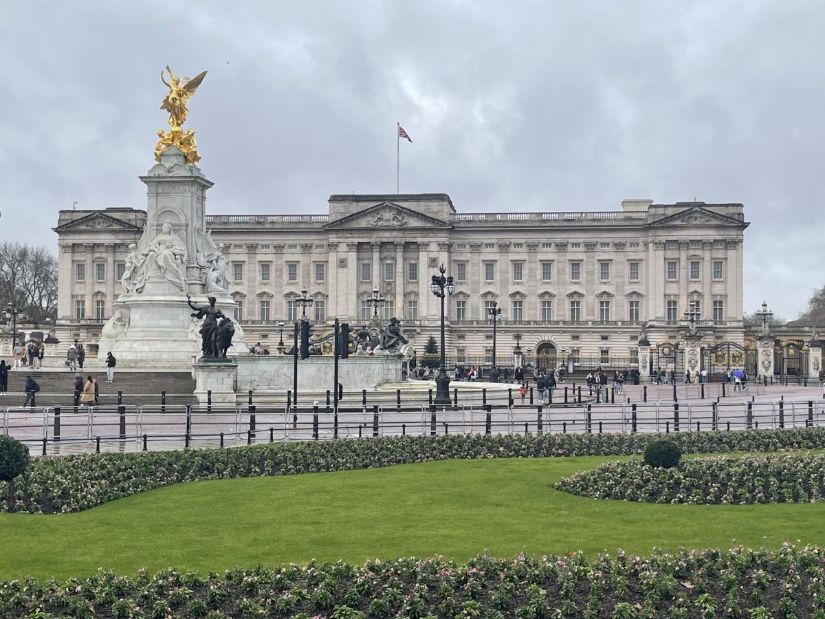 Buckingham palace stands tall on a gloomy day in London.   Photo By Will Erdtmann