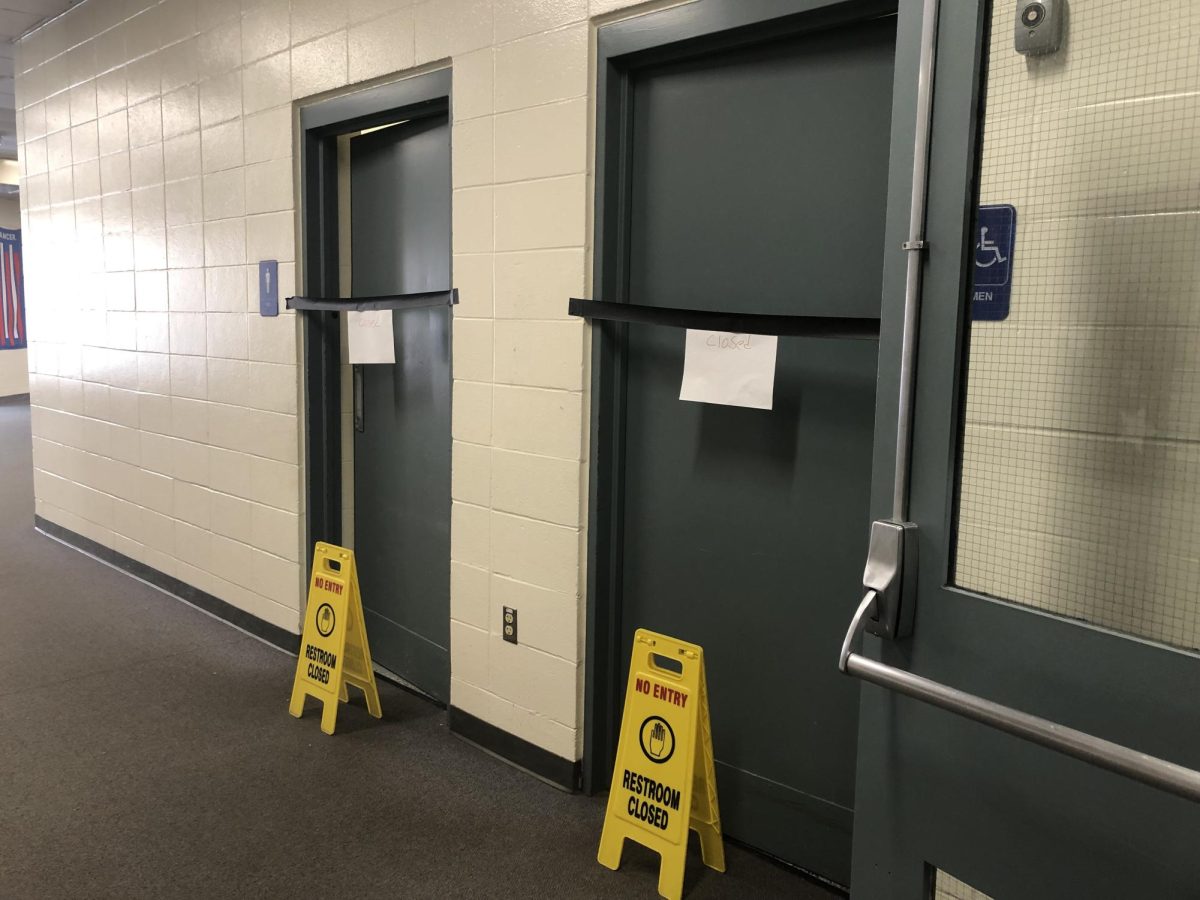 The main lobby bathrooms remain closed on Dec. 4, 2025, after administrators were called to the area; however, the official reason for the shutdown was not disclosed.