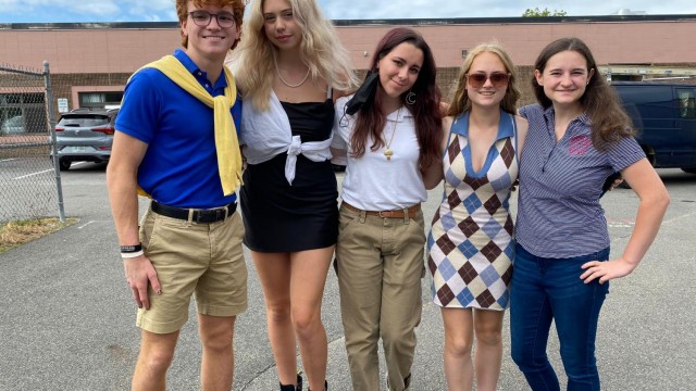 Seniors Jacob Harmon, Ally Iaconis, Sophia Brockney, Robin Batchelor, Ahna Gainey