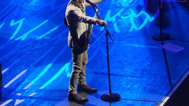 Keyboardist Jonathan Cain points to the fans during "Lights".