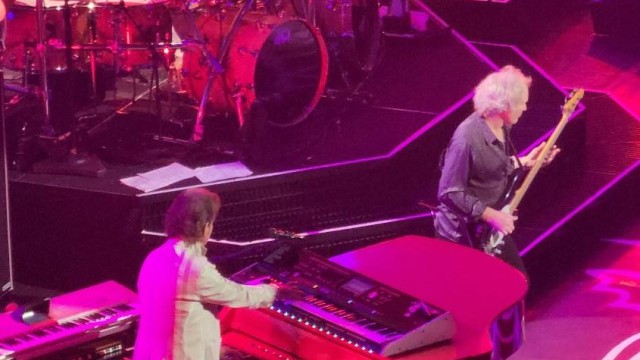 Jonathan Cain alongside new members Jason Derlatka (keys) & Todd Jensen (bass).